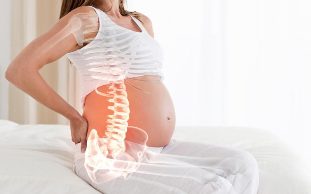 a dor nas costas durante a gravidez causa