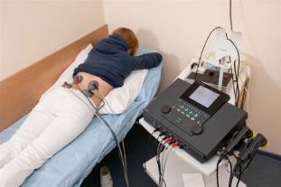 A electroforese é atribuído pacientes para o tratamento de dor lombar e diminuir o processo inflamatório